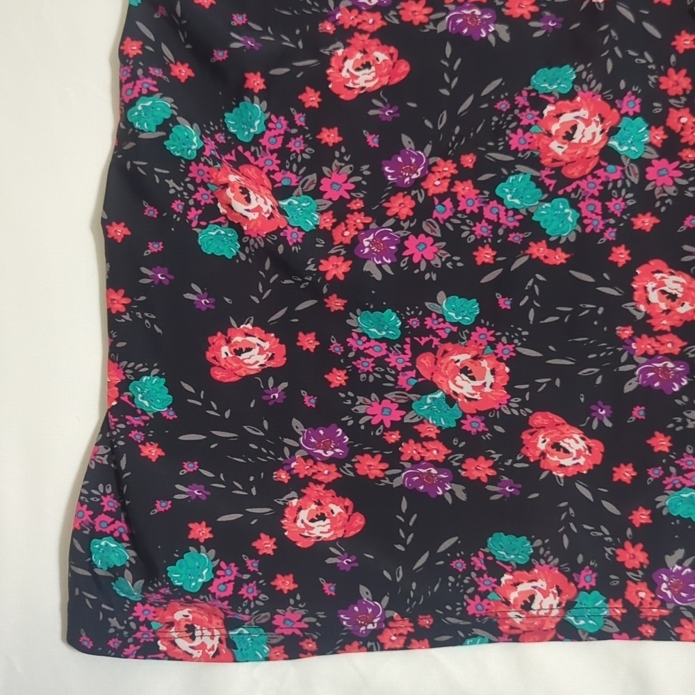 Torrid Floral Padded Tank Top, Color Black Floral Size 3X - Picture 6 of 12
